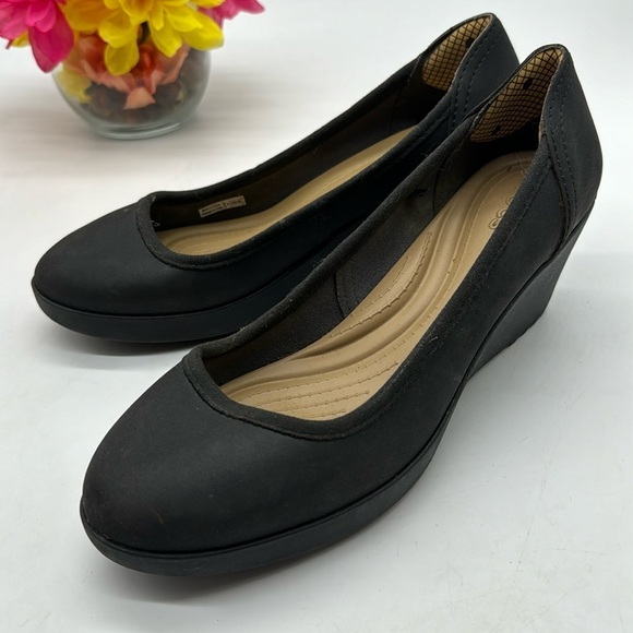 CROCS Black Wedge Lightweight Slip on Size 9 CR6496C - Picture 1 of 7